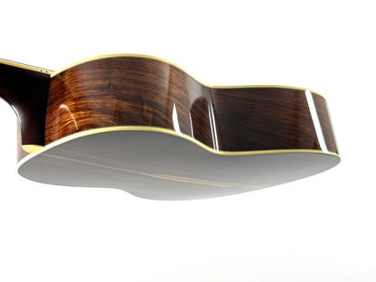 Detailaufnahme der Cocobolo-Zarge und Korpuseinfassung der Santa Cruz OO~Skye